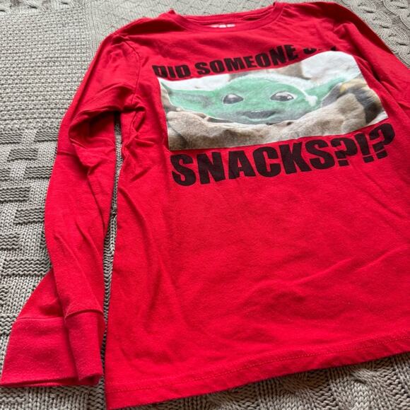 Star Wars Baby Yoda Snack Long Sleeved Shirt ~ 8/M - Picture 2 of 10